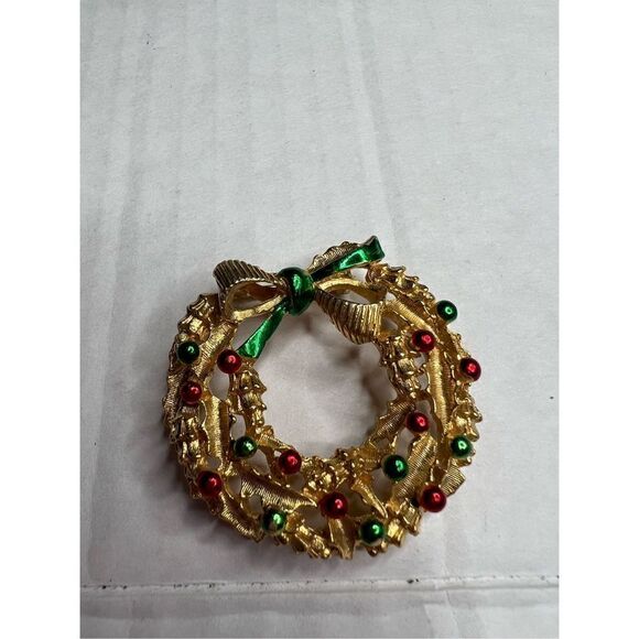 Gerry’s vintage gold tone enamel wreath brooch - Picture 2 of 8